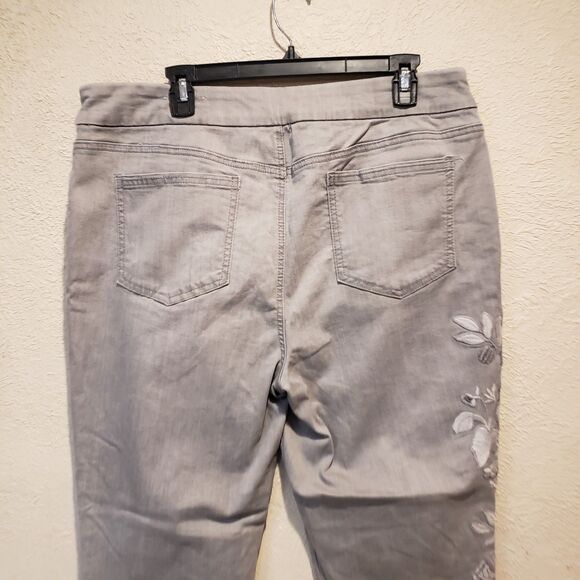 Chico’s Pull On Jegging Ankle Floral Embellishments Denim Sz 3R Grey - Picture 9 of 12